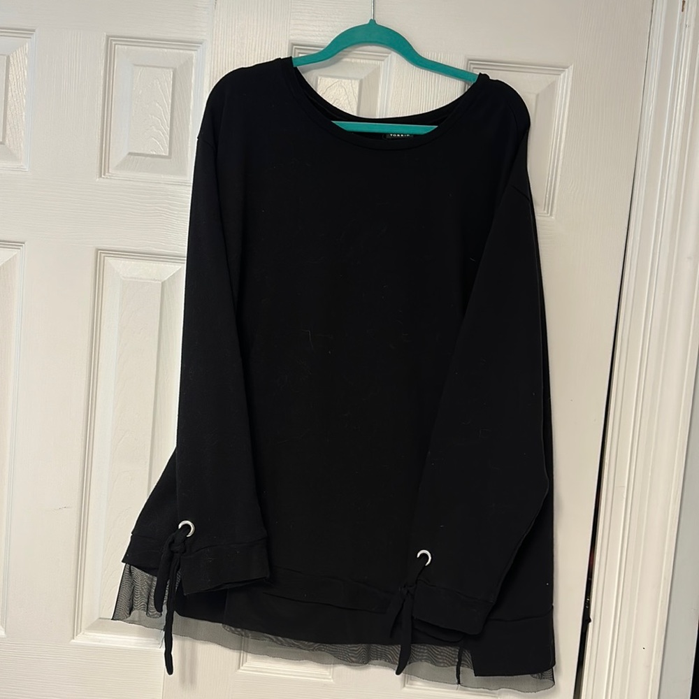 Black light sweatshirt like top with fabulous cuffs and hem.
